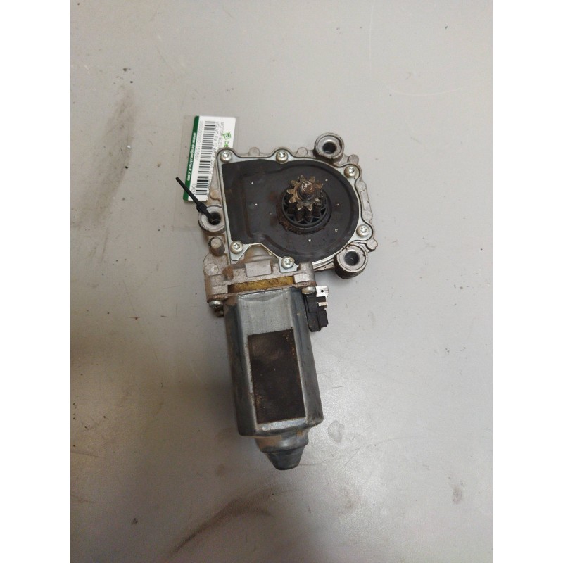 Recambio de motor elevalunas delantero derecho para volvo fm 12 asta 2001 12.1 diesel (d12d420) referencia OEM IAM 1062011 - Blanco