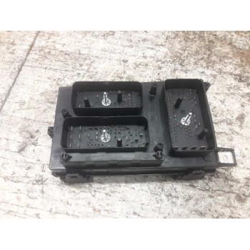 CAJA RELES / FUSIBLES 743381 