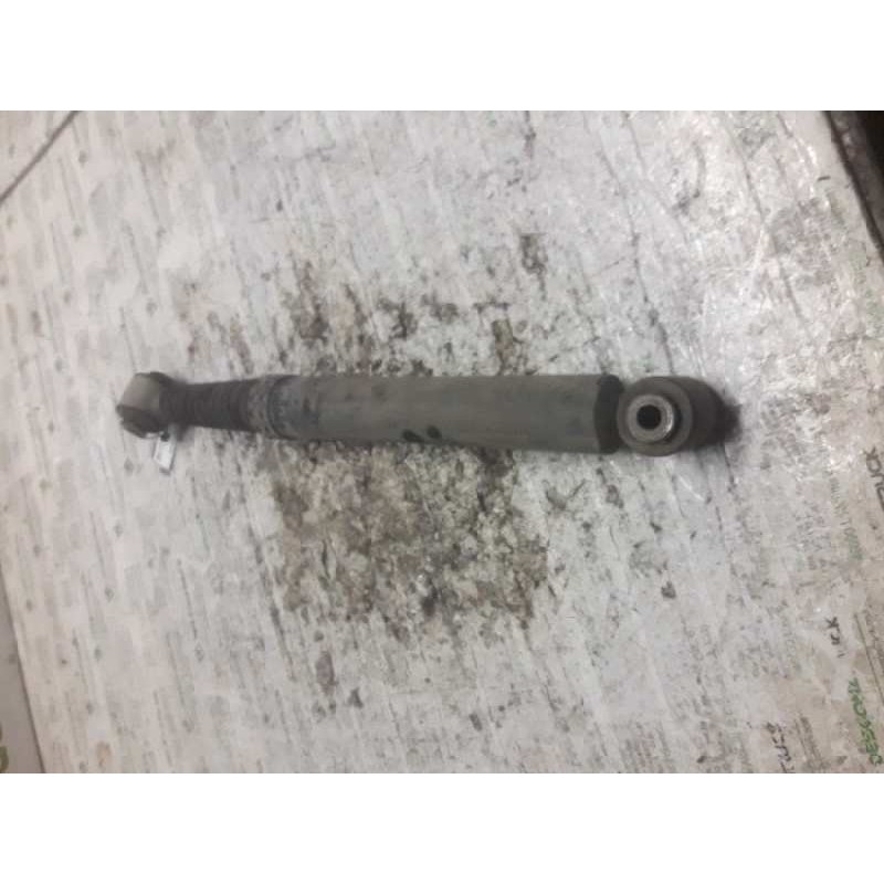 Recambio de amortiguador trasero para peugeot 207 confort referencia OEM IAM - Blanco 2