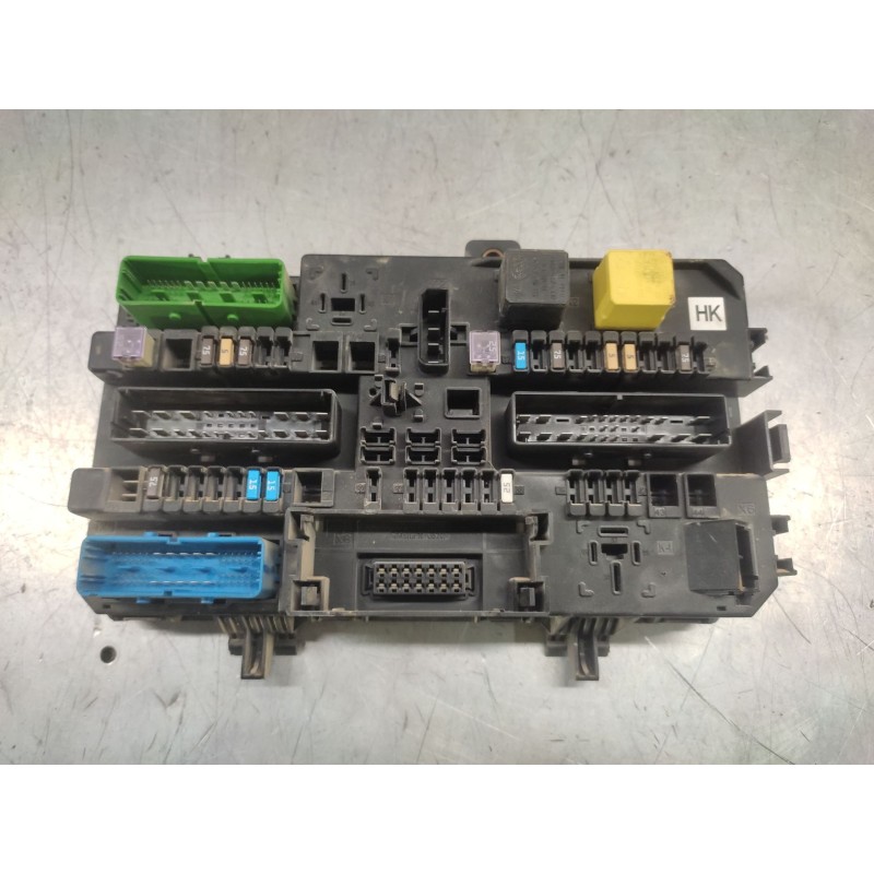 Recambio de caja reles / fusibles para opel astra h berlina essentia referencia OEM IAM 13206762  