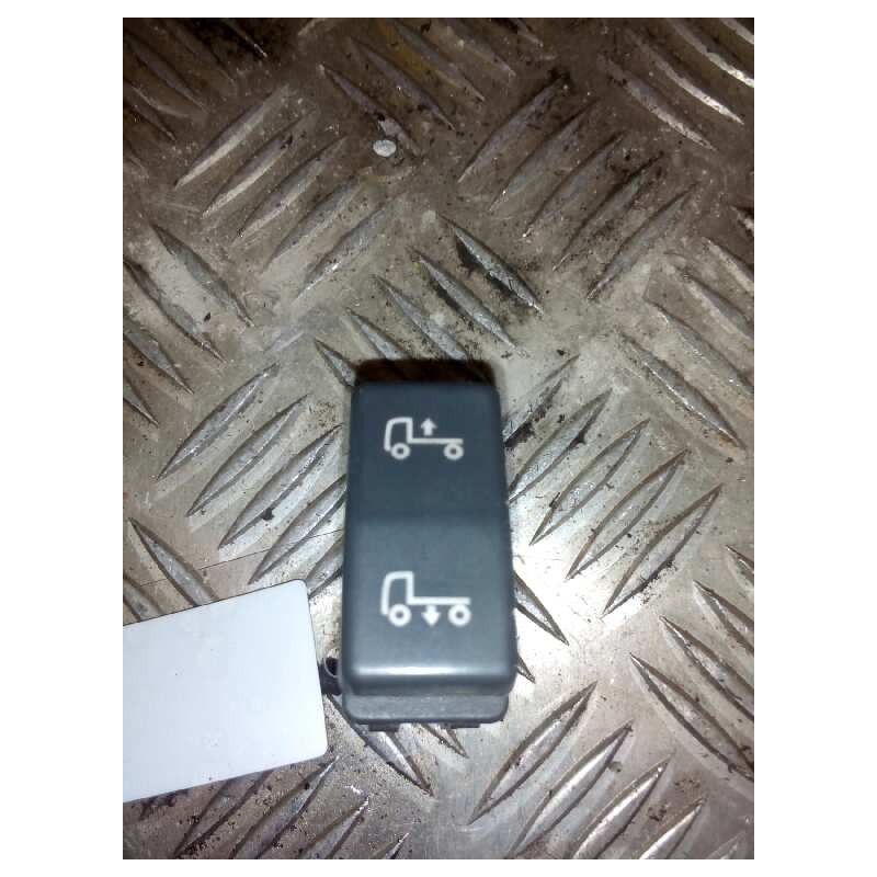 Recambio de interruptor para renault premium route 2006 fas 4x2 larga distancia referencia OEM IAM 5010589807  
