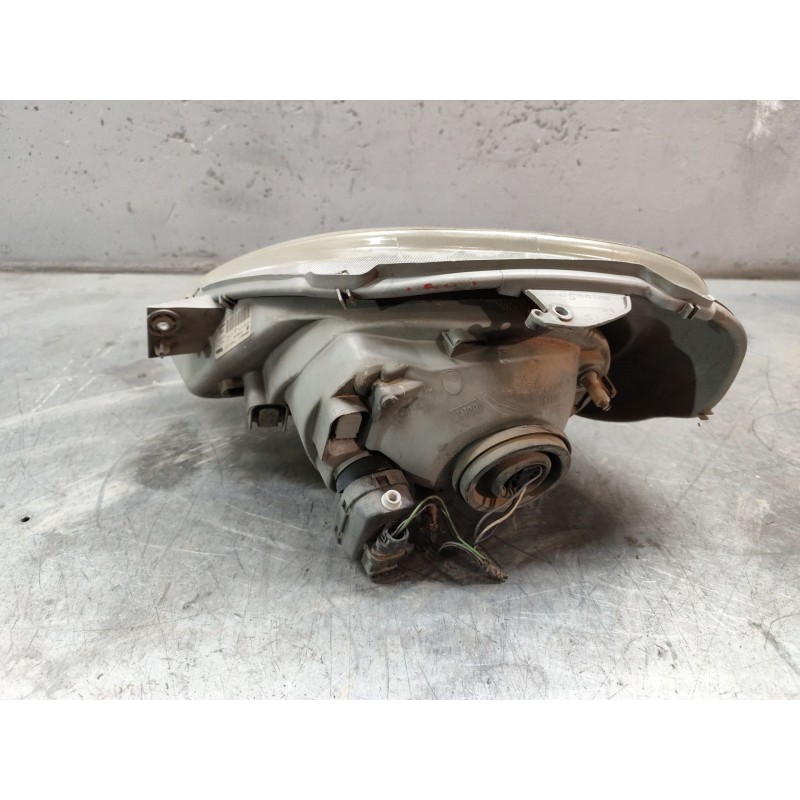 Recambio de faro derecho para renault trafic combi (ab 4.01) 1.9 diesel referencia OEM IAM 2