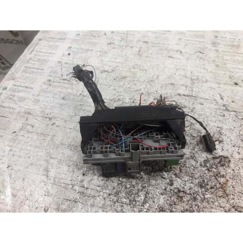 Recambio de caja reles / fusibles para opel corsa b eco referencia OEM IAM 008065444 - Gris 2