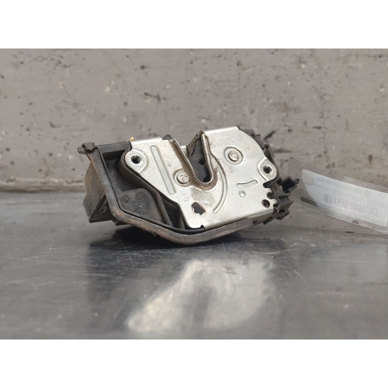 Recambio de cerradura puerta delantera izquierda para bmw serie 1 berlina (e81/e87) 120d referencia OEM IAM 7167077  