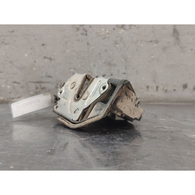 Recambio de cerradura puerta trasera derecha para bmw serie 1 berlina (e81/e87) 120d referencia OEM IAM 7167070  