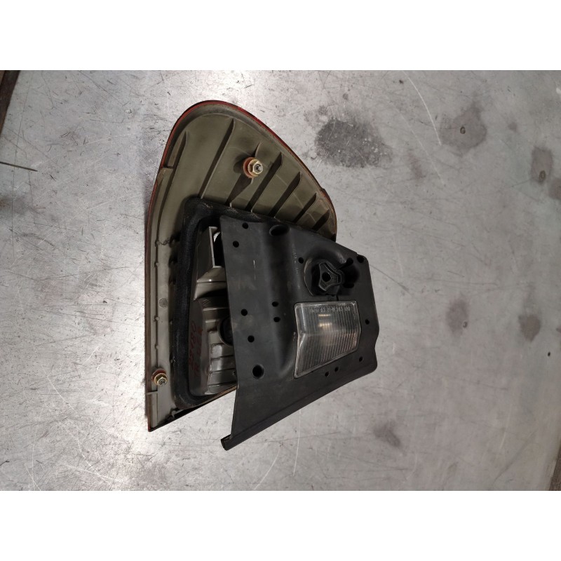 Recambio de piloto trasero derecho para bmw serie 3 berlina (e46) 320d referencia OEM IAM - Negro 2