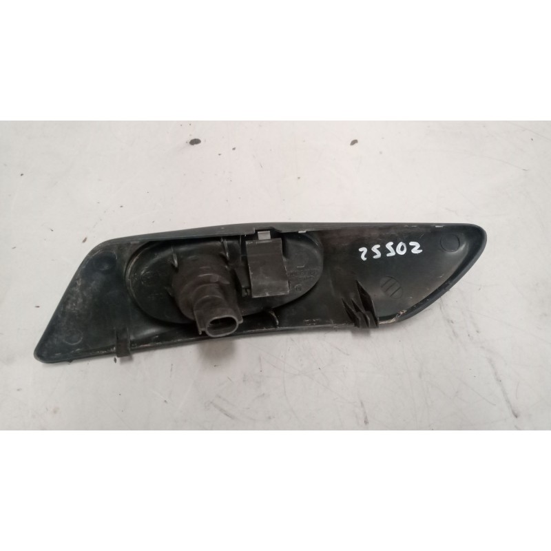 Recambio de piloto lateral derecho para iveco daily v autobús 50c15 referencia OEM IAM 500322577 - Blanco 3