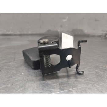 Recambio de enganche cinturon trasero central para renault scenic ii grand confort dynamique referencia OEM IAM D6001728  