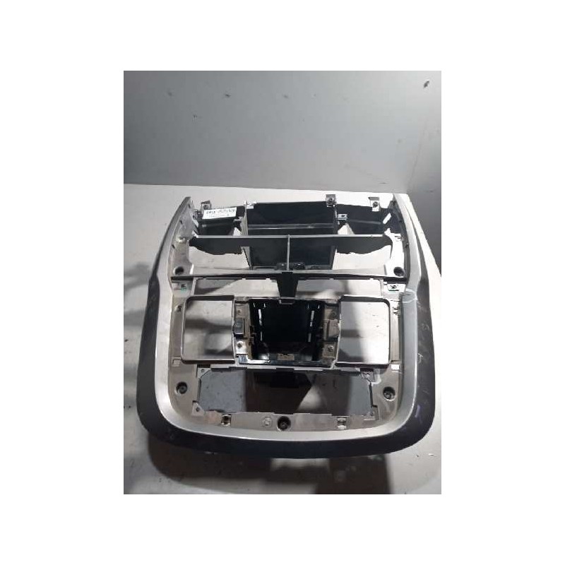 Recambio de embellecedor interior central para iveco stralis (as) 11.1 diesel referencia OEM IAM 504321643  
