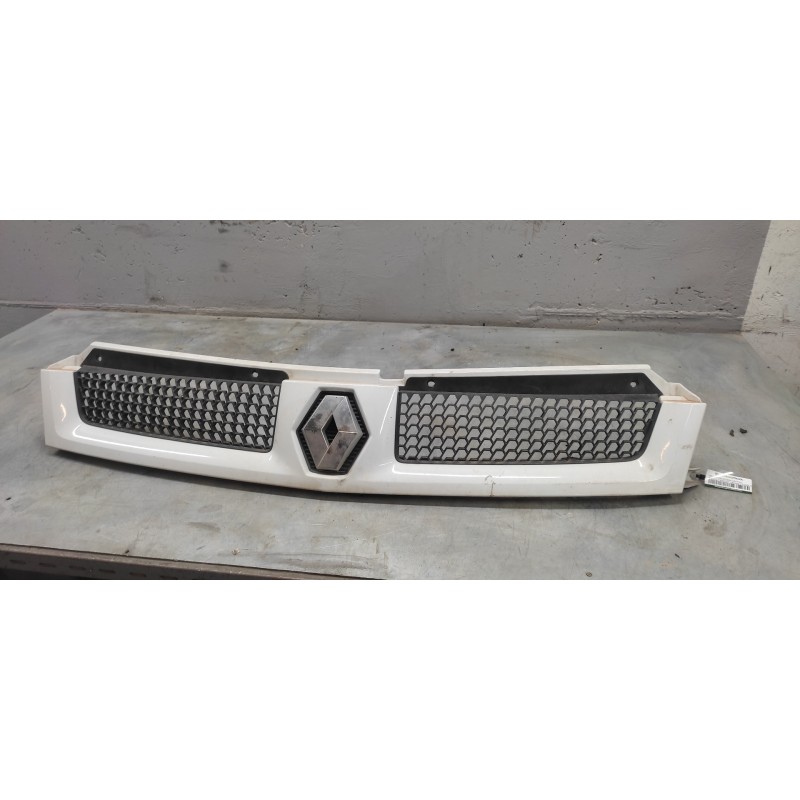 Recambio de rejilla delantera central para renault master ii phase 2 combi kombi 2,8t l1 6pl. referencia OEM IAM   