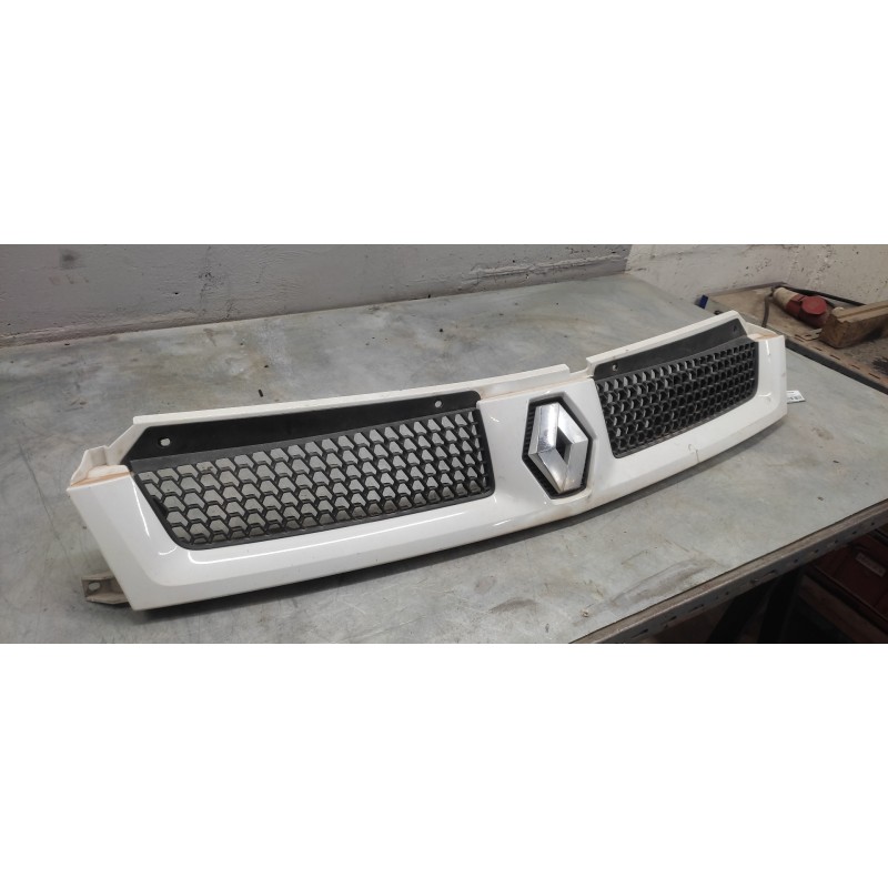 Recambio de rejilla delantera central para renault master ii phase 2 combi kombi 2,8t l1 6pl. referencia OEM IAM - Blanco 2