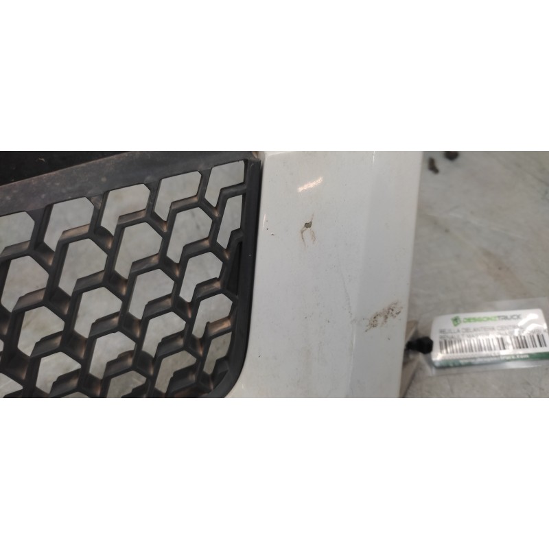 Recambio de rejilla delantera central para renault master ii phase 2 combi kombi 2,8t l1 6pl. referencia OEM IAM - Blanco 4