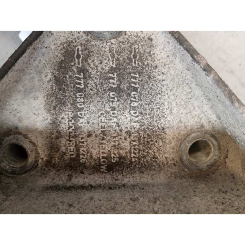 Recambio de soporte guardabarros trasero para daf serie xf105.460 fsa 4x2 space-cab referencia OEM IAM 2050044 3