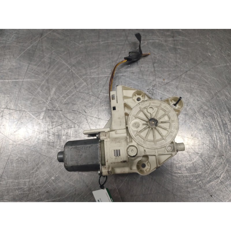 Recambio de motor elevalunas delantero derecho para ford focus berlina (cap) ghia referencia OEM IAM 4M5T14553 0130822216 2 PINS - Blanco 2
