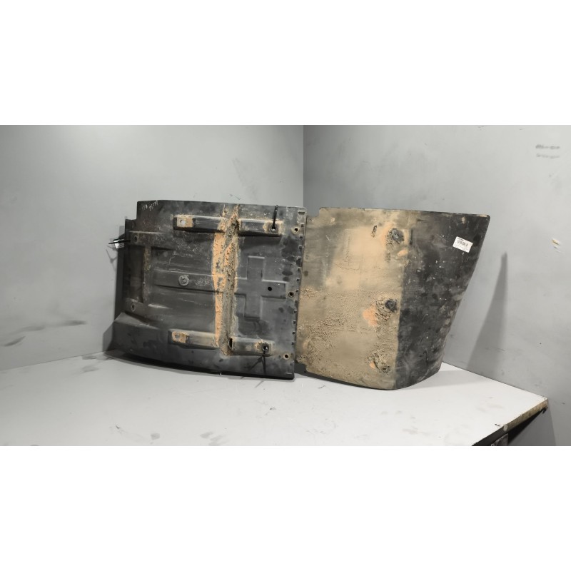 Recambio de guardabarros delantero izquierdo para iveco eurocargo 5.9 diesel referencia OEM IAM 8142626  