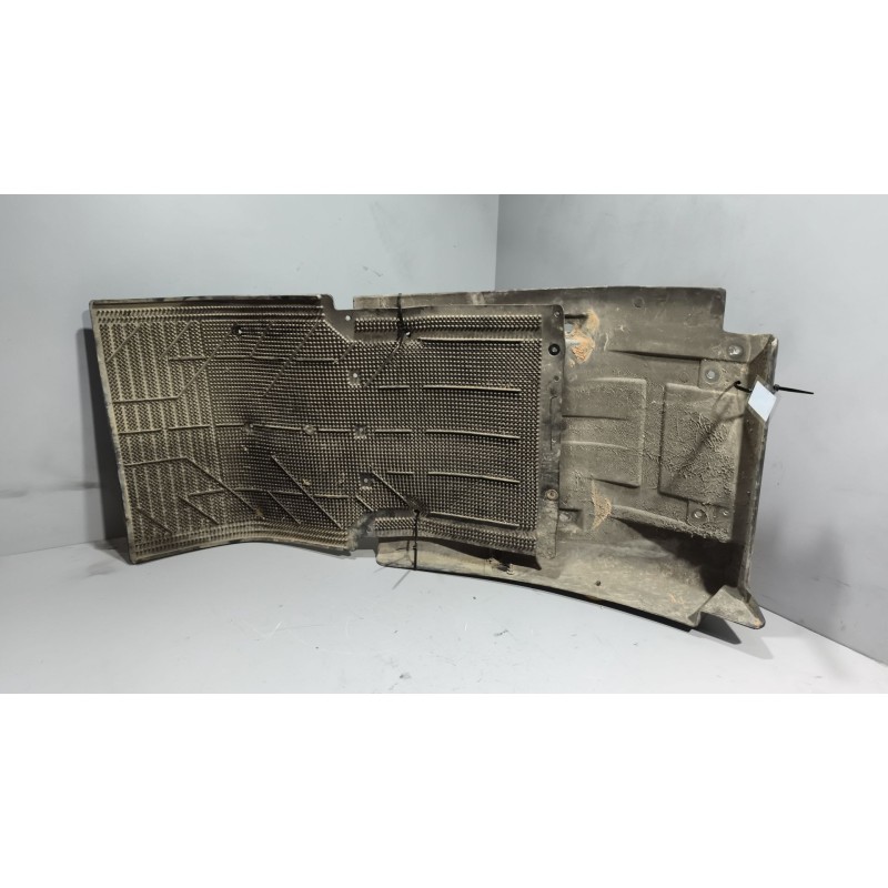 Recambio de guardabarros delantero izquierdo para iveco eurocargo 5.9 diesel referencia OEM IAM 8142626 - Blanco 2