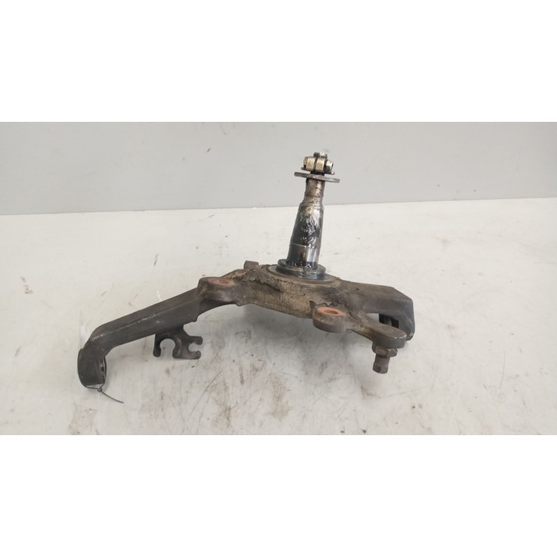 Recambio de mangueta delantera izquierda para nissan cabstar 01.04 referencia OEM IAM   