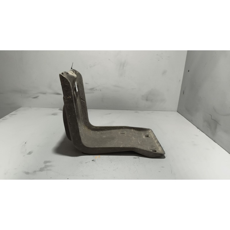 Recambio de soporte para iveco eurocargo 5.9 diesel referencia OEM IAM 8142842 DERECHA - Blanco 3