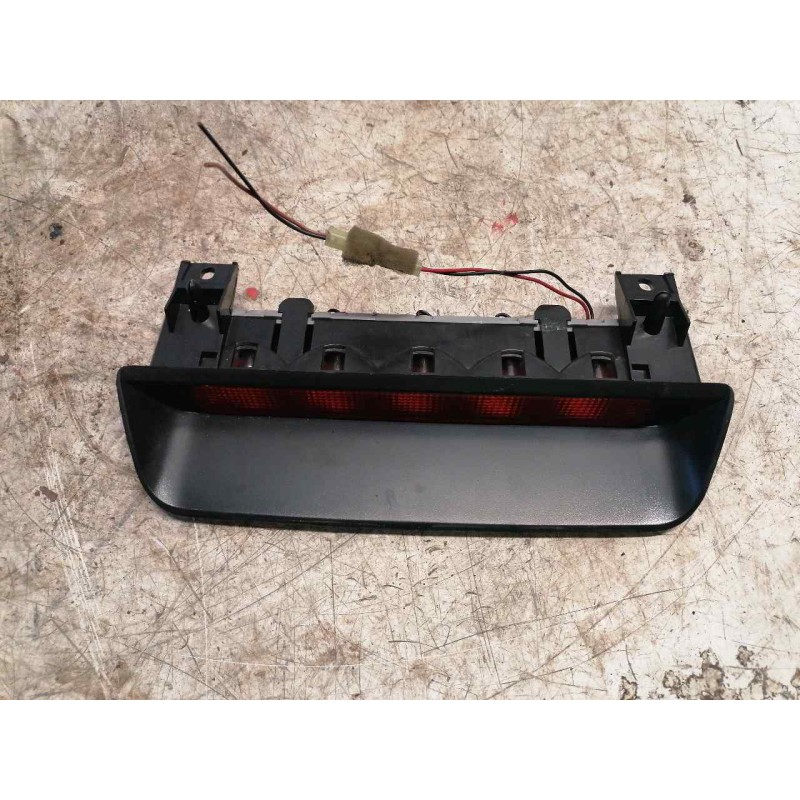 Recambio de luz central de freno para daewoo tacuma se referencia OEM IAM 0310100726  