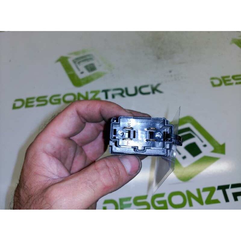 Recambio de boton antivaho para seat cordoba berlina (6k2) stella referencia OEM IAM 6K0959621 - Rojo 3