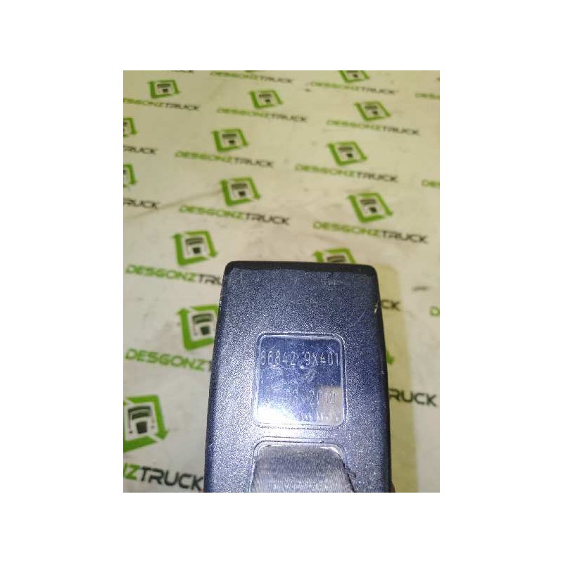 Recambio de enganche de cinturon delantero derecho para nissan trucks atleon 56.15 referencia OEM IAM 868429X401 - Blanco 2