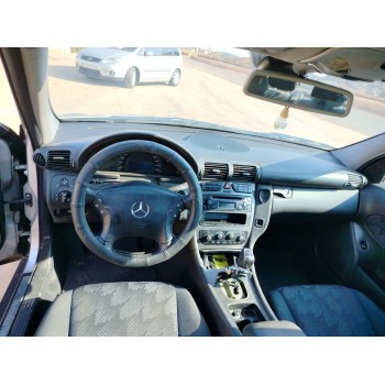 mercedes-benz clase c (w203) berlina del año 2003