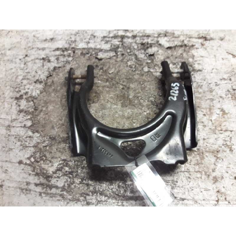 Recambio de brazo suspension superior delantero derecho para peugeot 407 st sport referencia OEM IAM 446332C  