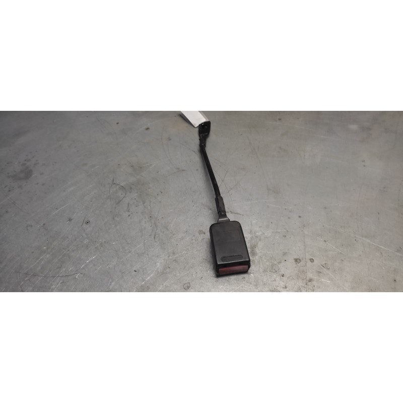 Recambio de enganche de cinturon trasero central para fiat scudo (222) 2.0 16v jtd elx kombi (7 sitze) referencia OEM IAM - Blanco 2