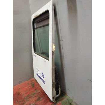 Recambio de puerta delantera derecha para renault magnum ab diesel referencia OEM IAM   