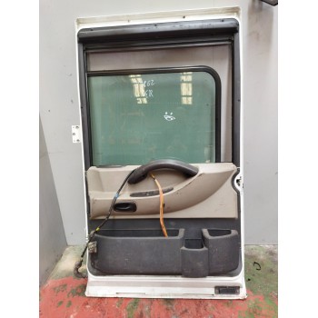Recambio de puerta delantera derecha para renault magnum ab diesel referencia OEM IAM   