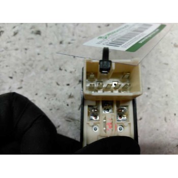 Recambio de mando elevalunas delantero derecho para kia carnival ii 2.9 cdri ex referencia OEM IAM   
