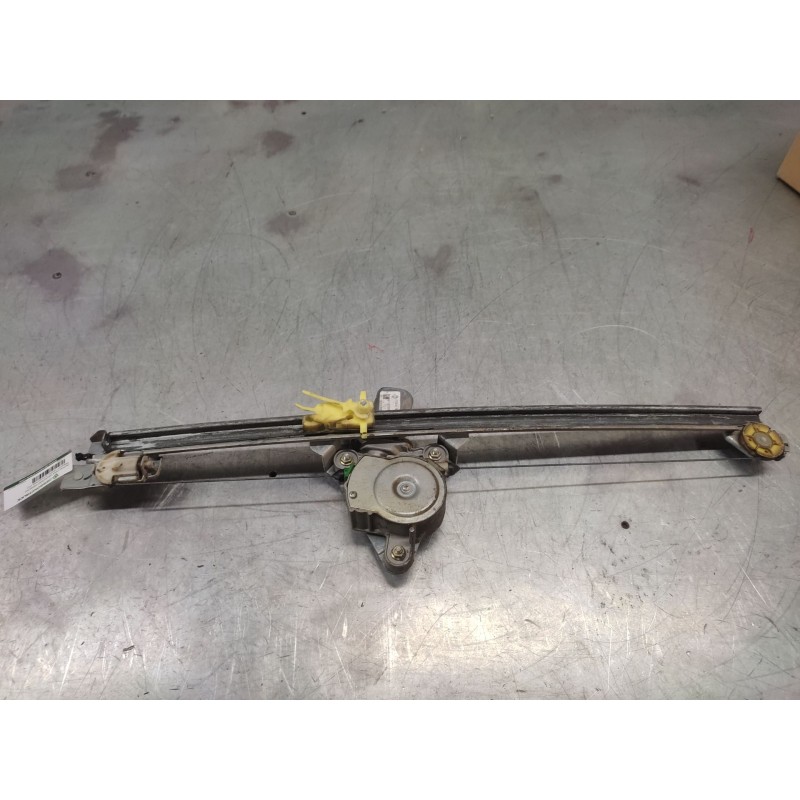 Recambio de elevalunas delantero derecho para renault trafic ii furgoneta (fl) 1.9 dci 100 (fl0c) referencia OEM IAM 7700311821F