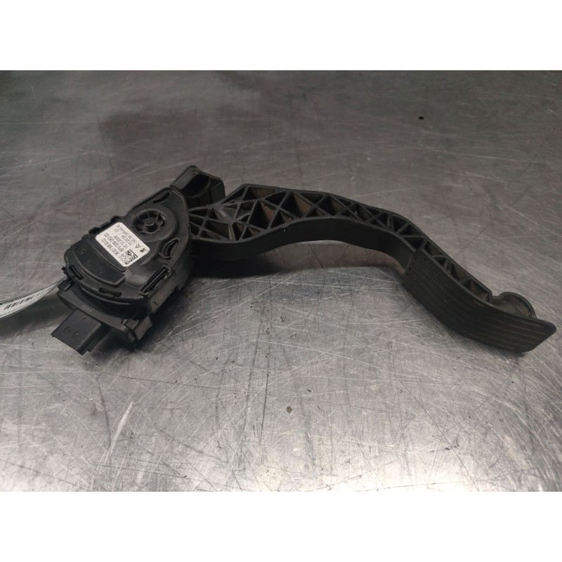 Recambio de pedal acelerador para peugeot 207 x-line referencia OEM IAM 968075688002  