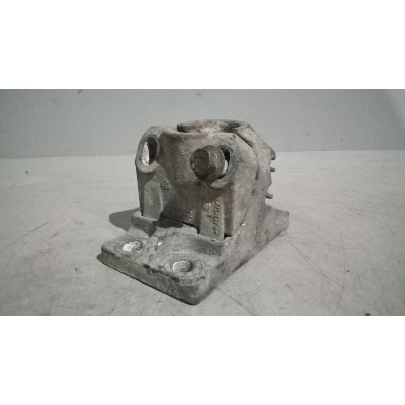 Recambio de soporte guardabarros trasero para volvo fh xxx 12.8 diesel referencia OEM IAM 21213203  
