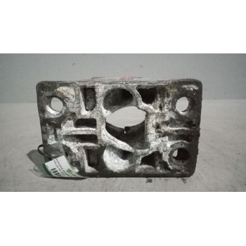 Recambio de soporte guardabarros trasero para volvo fh xxx 12.8 diesel referencia OEM IAM 21213203  