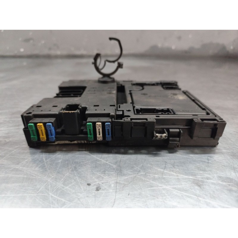 Recambio de caja reles / fusibles para peugeot 206 berlina xr referencia OEM IAM 9626460880 - Blanco 2