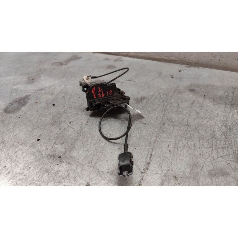 Recambio de cerradura puerta trasera derecha para renault clio iii dynamique referencia OEM IAM - Rojo 2