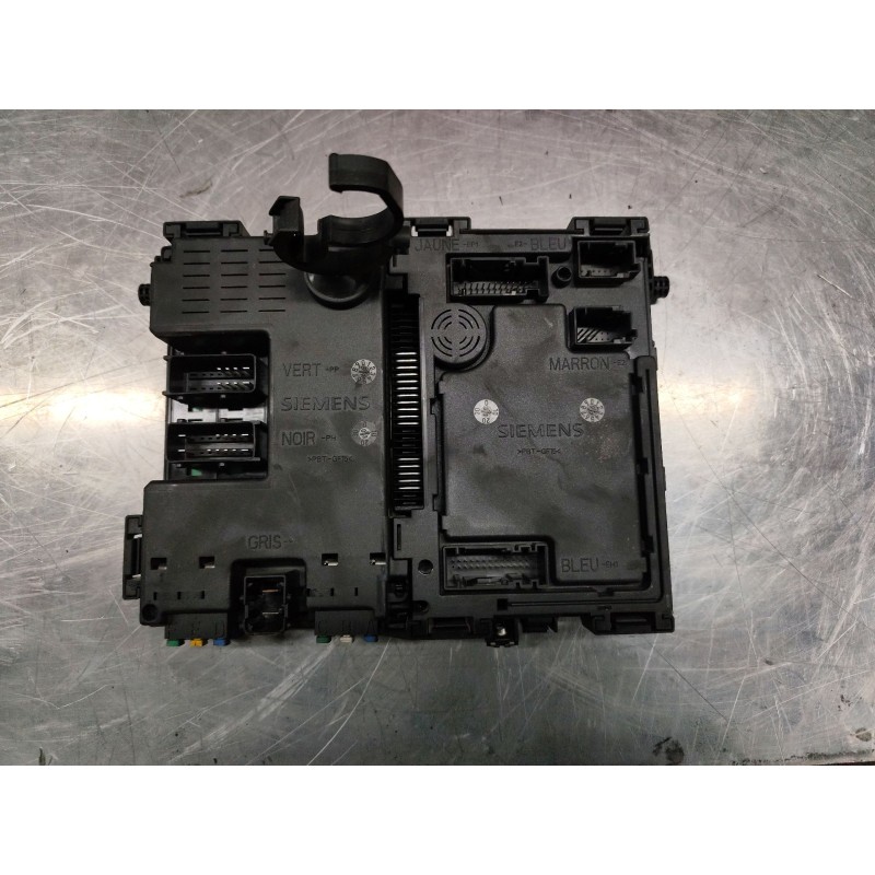 Recambio de caja reles / fusibles para peugeot 206 berlina xr referencia OEM IAM 9626460880 - Blanco 3