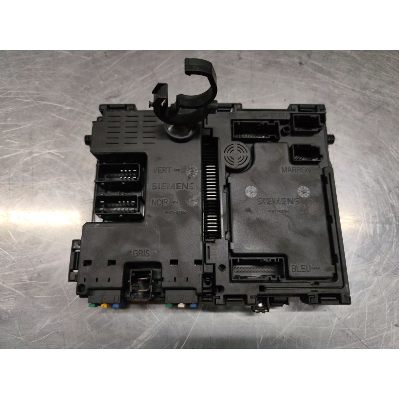 Recambio de caja reles / fusibles para peugeot 206 berlina xr referencia OEM IAM 9626460880 - Blanco 4