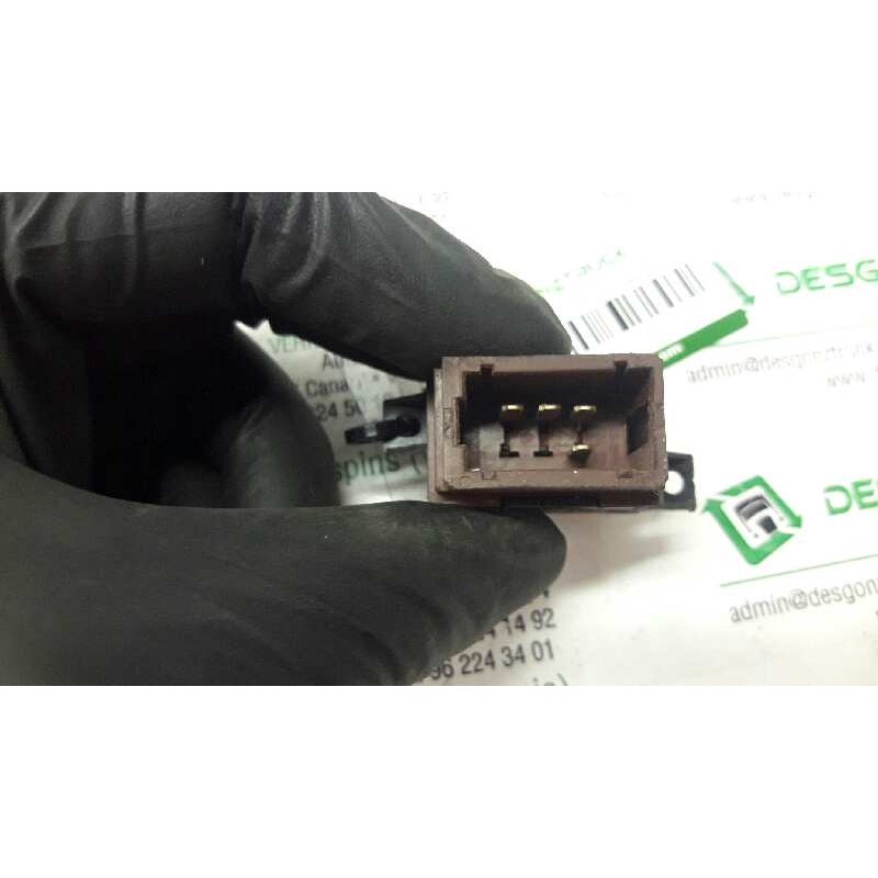 Recambio de mando cierre centralizado para renault kangoo (f/kc0) dekathlon (kcoa/c/d/h) referencia OEM IAM 2