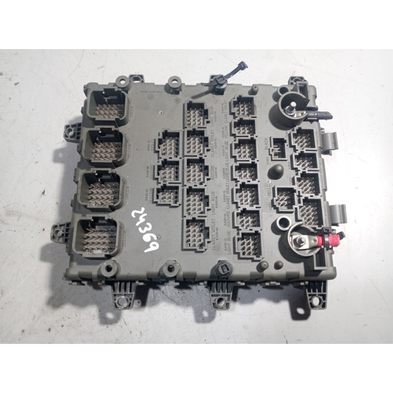 Recambio de caja reles / fusibles para renault magnum ab diesel referencia OEM IAM 7421464562 - Blanco 2