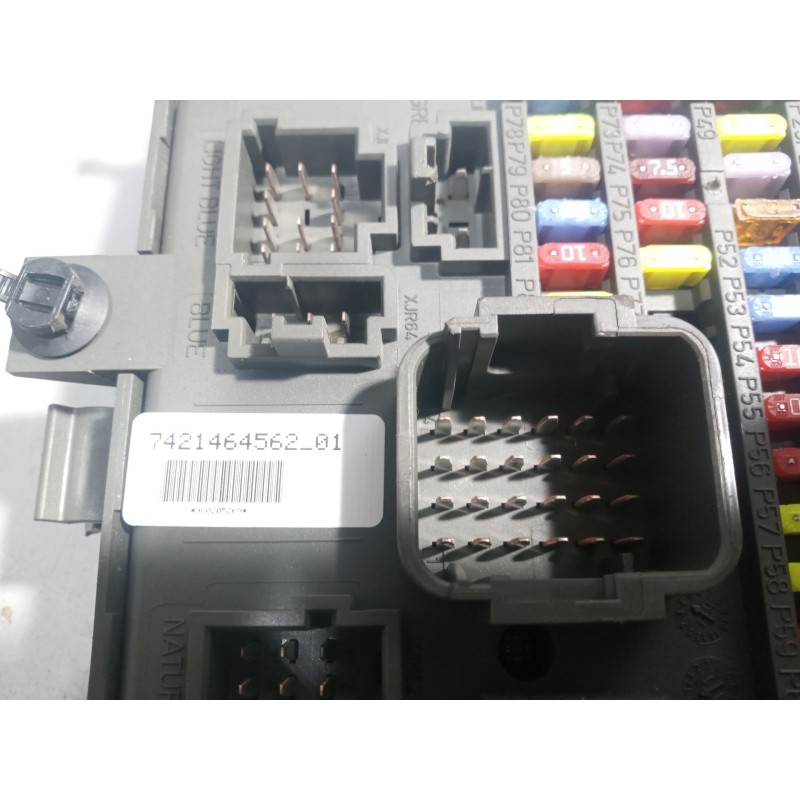 Recambio de caja reles / fusibles para renault magnum ab diesel referencia OEM IAM 7421464562 - Blanco 3