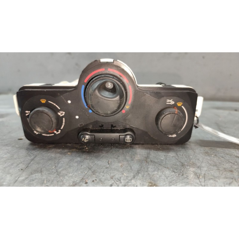 Recambio de mando calefaccion / aire acondicionado para renault clio iii dynamique referencia OEM IAM 030967W  