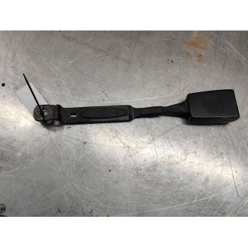 Recambio de enganche de cinturon delantero derecho para volkswagen caddy ka/kb (2k) 2.0 sdi referencia OEM IAM 2K0857877  