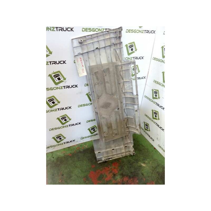 Recambio de rejilla delantera central para renault trucks magnum dxi 13 460.24 (461cv) referencia OEM IAM 5010468565 2