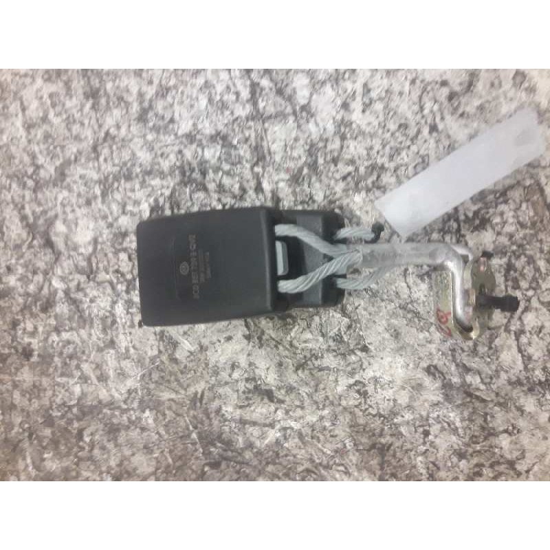 Recambio de enganche de cinturon trasero izquierdo para volkswagen passat berlina (3c2) advance referencia OEM IAM 3C0857739B  