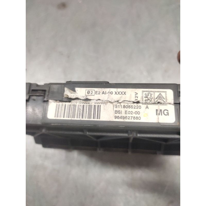 Recambio de caja reles / fusibles para peugeot 206 berlina xt referencia OEM IAM 9649637880  BSI 3