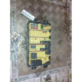 CAJA RELES / FUSIBLES 