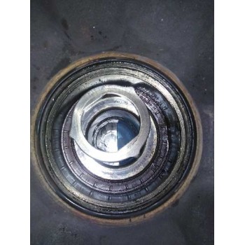 Recambio de buje delantero para renault premium route 2006 fas 4x2gv larga distancia referencia OEM IAM 7421022433  
