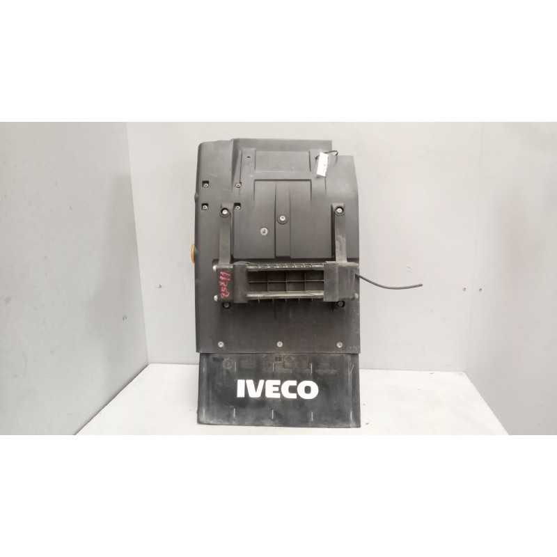 Recambio de guardabarros delantero izquierdo para iveco eurocargo 05.03  5.9 diesel referencia OEM IAM 504298600  